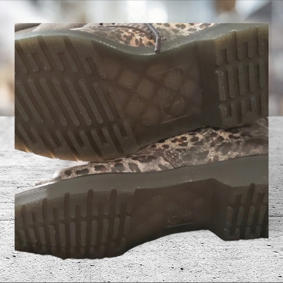 Dr. Martens leopard print lace up combat size 9 - Picture 4 of 8